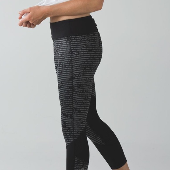 Lululemon Pace Rival Crop *Full-On Luxtreme Stripe Play Slate Black / Black - Picture 3 of 13